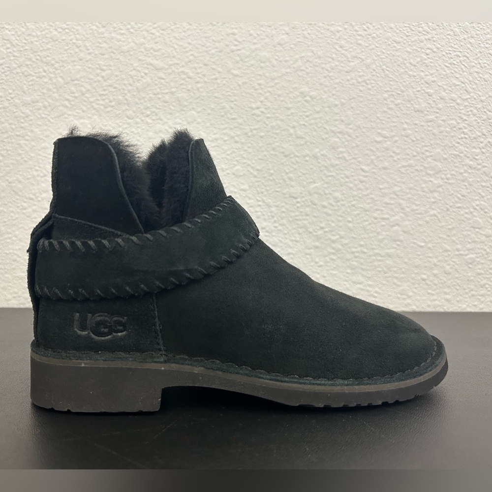 UGG MCKAY Black Ankle Booties Size 5